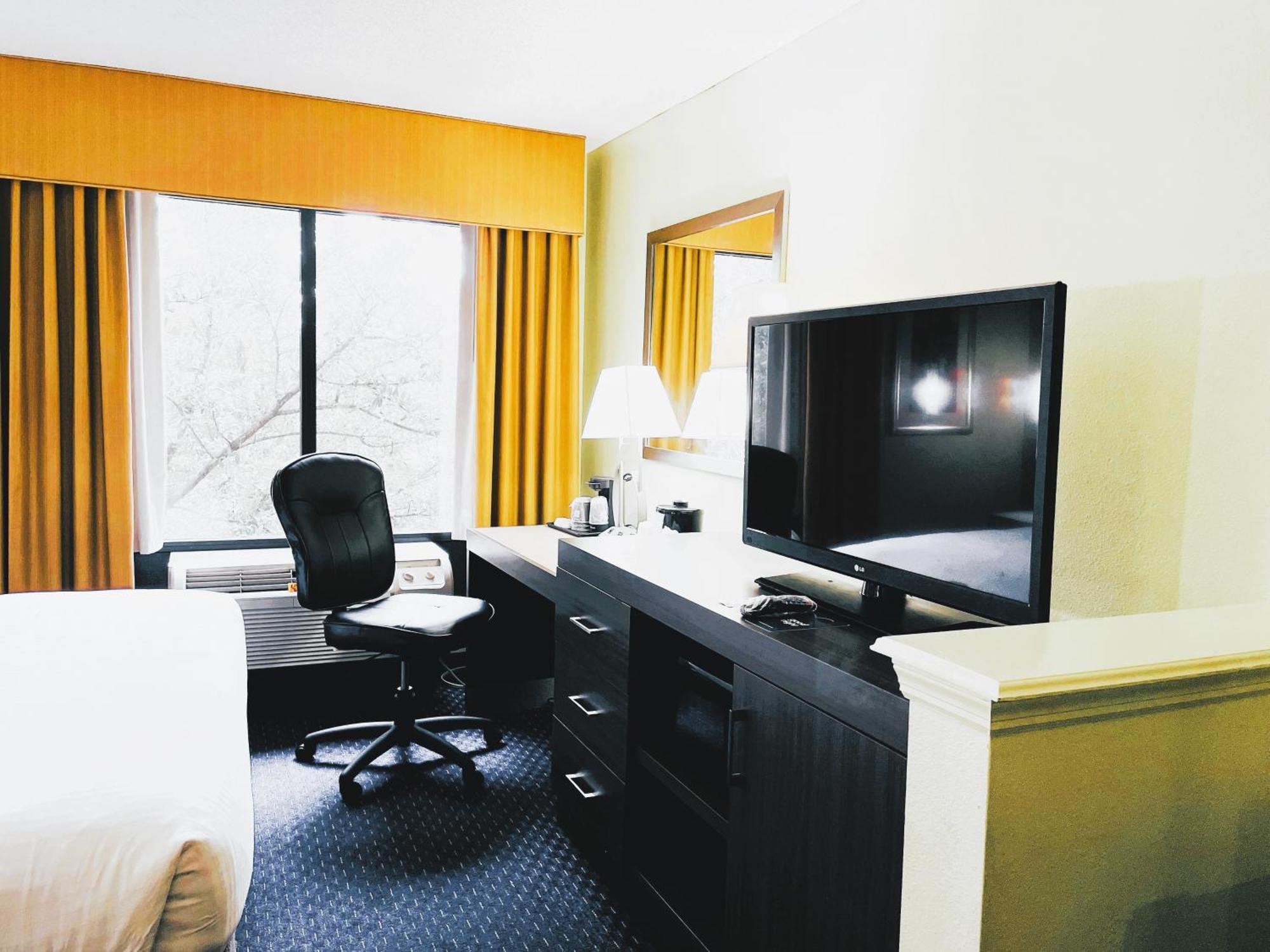 Park Inn By Radisson Albany Exterior photo